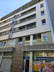 Poslovni prostor sa 2 parking mesta 136 m2 kod Masinskog fakulteta
